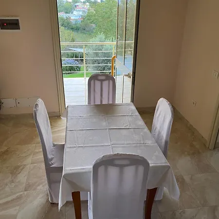Bujtina Ismet Gjeli * Kavaje